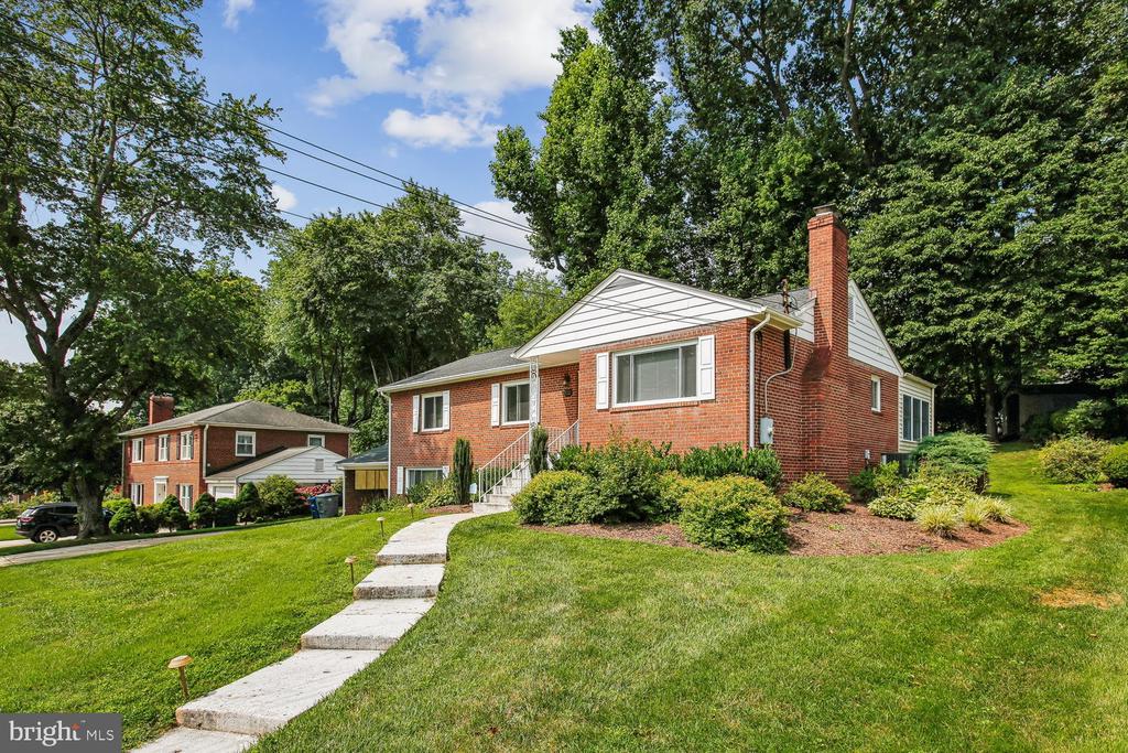 3210 PATRICK HENRY DRIVE