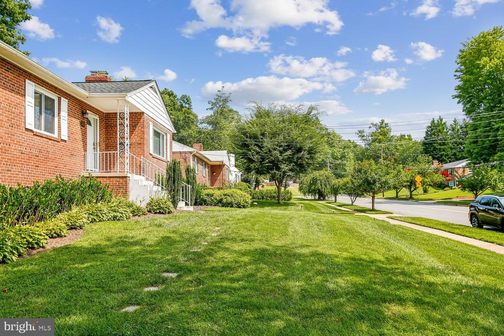 3210 PATRICK HENRY DRIVE