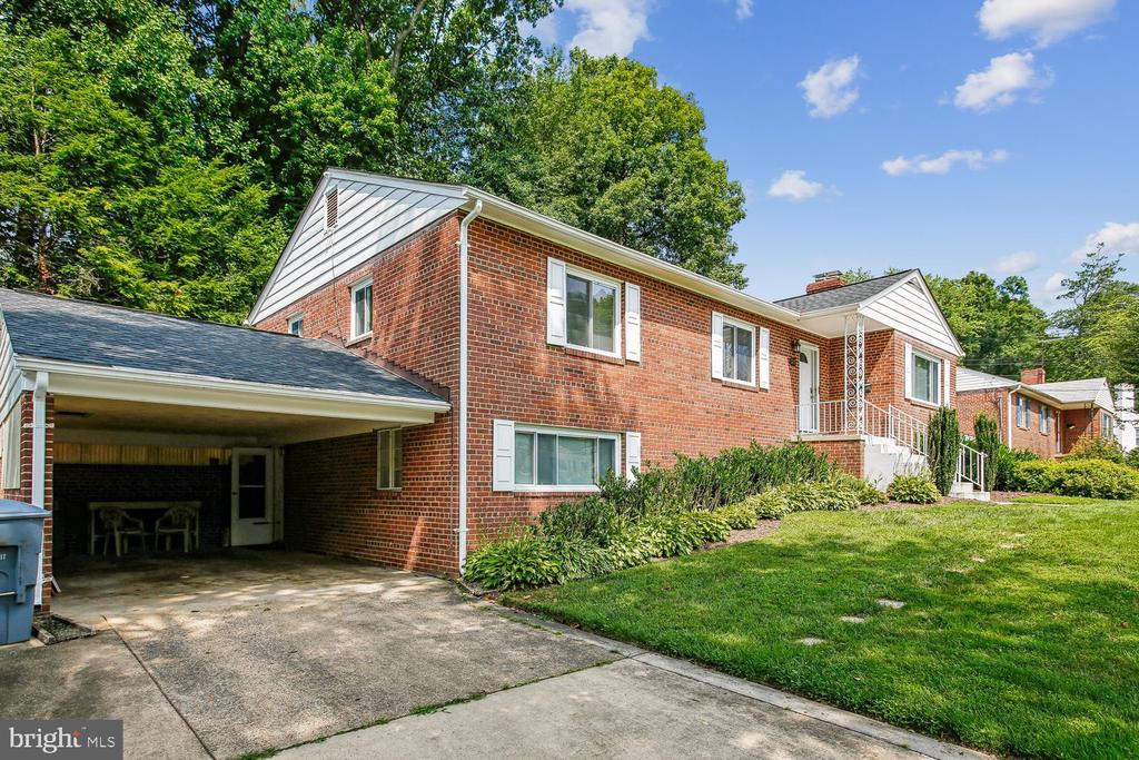 3210 PATRICK HENRY DRIVE