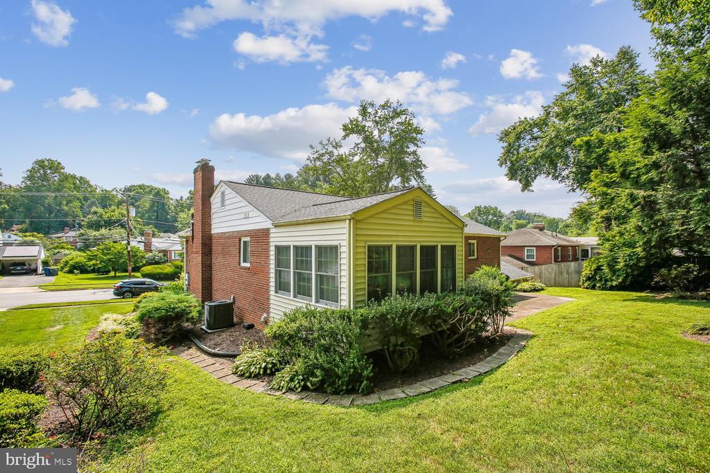 3210 PATRICK HENRY DRIVE