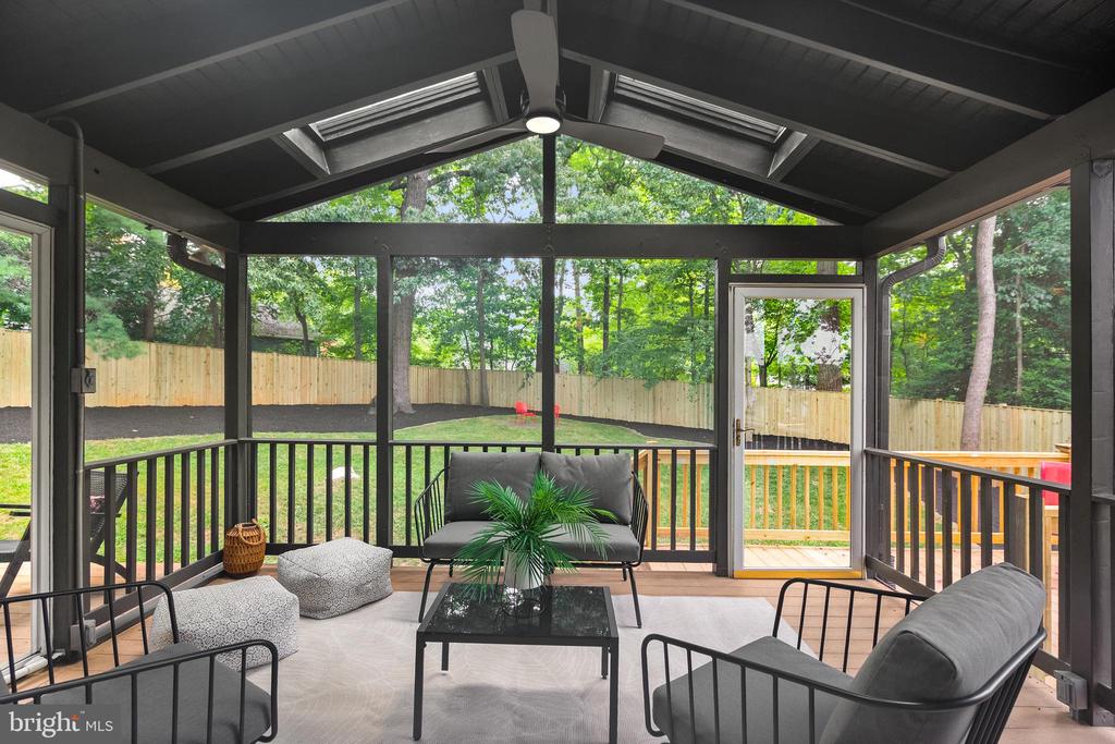 5359 BLACK OAK DRIVE