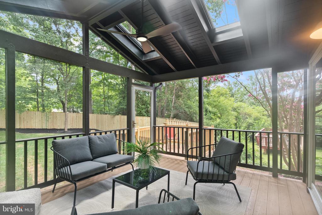 5359 BLACK OAK DRIVE