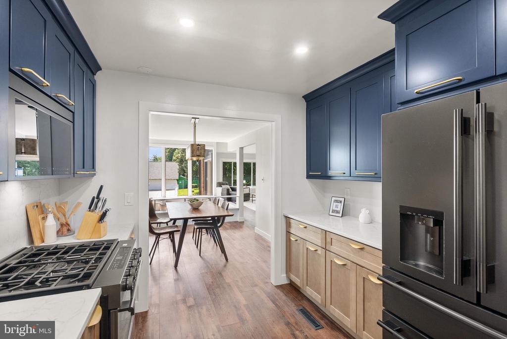 5359 BLACK OAK DRIVE