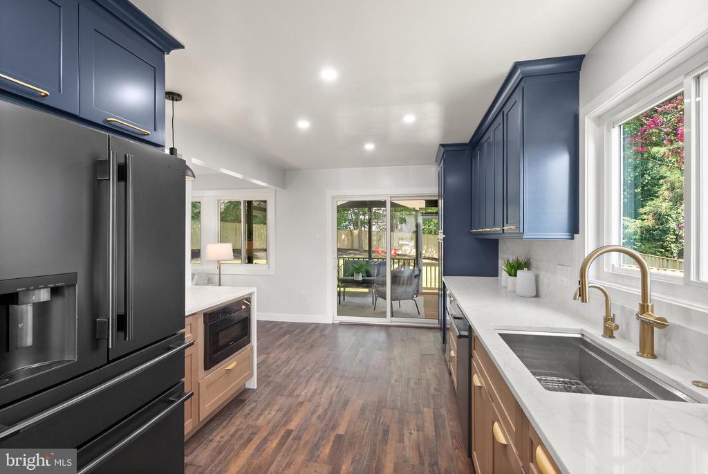 5359 BLACK OAK DRIVE
