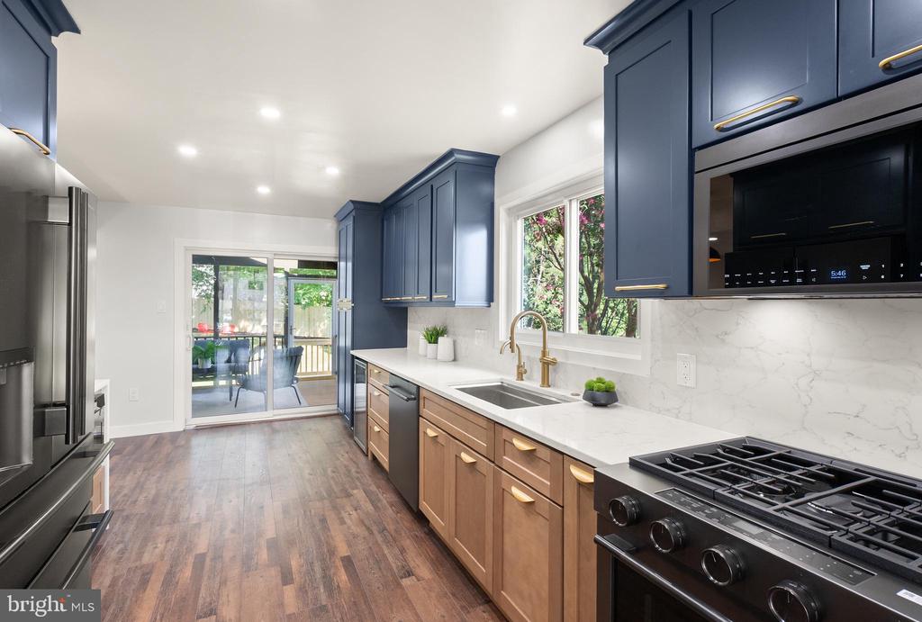 5359 BLACK OAK DRIVE