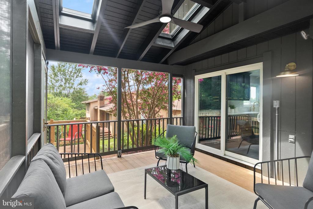 5359 BLACK OAK DRIVE