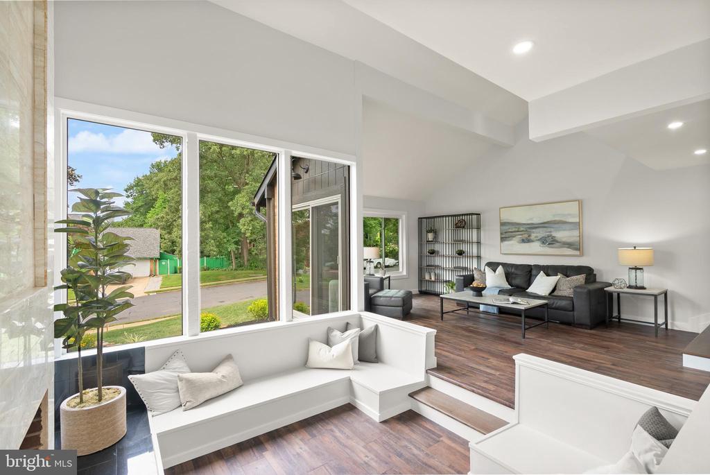 5359 BLACK OAK DRIVE