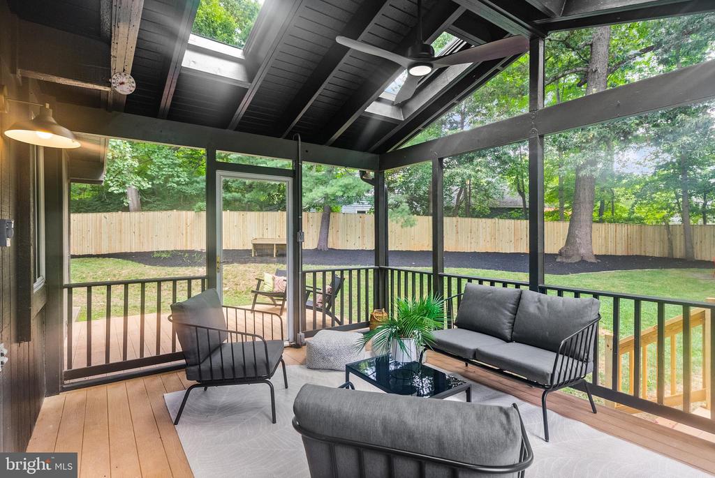 5359 BLACK OAK DRIVE