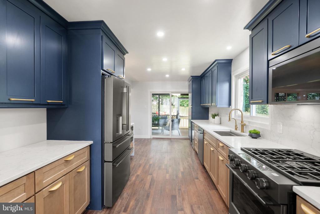 5359 BLACK OAK DRIVE