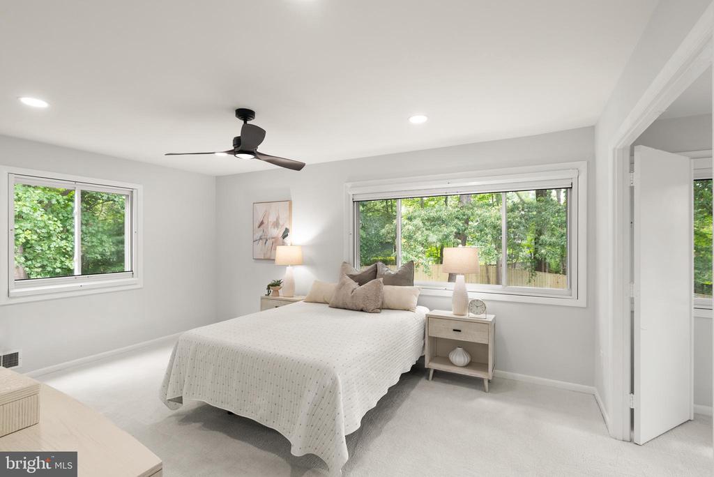 5359 BLACK OAK DRIVE