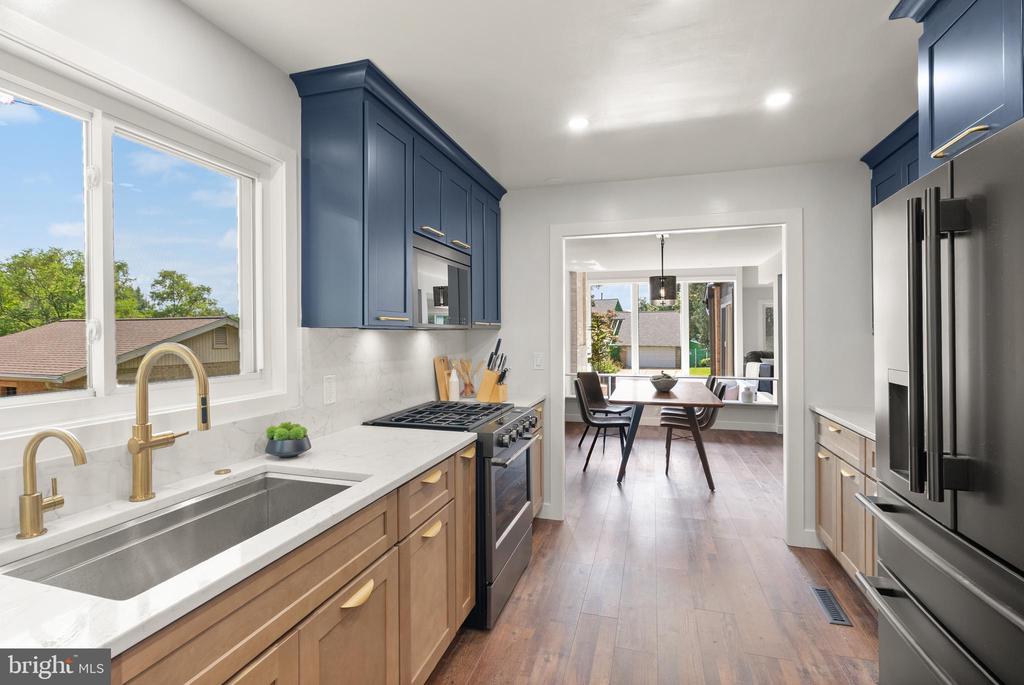 5359 BLACK OAK DRIVE