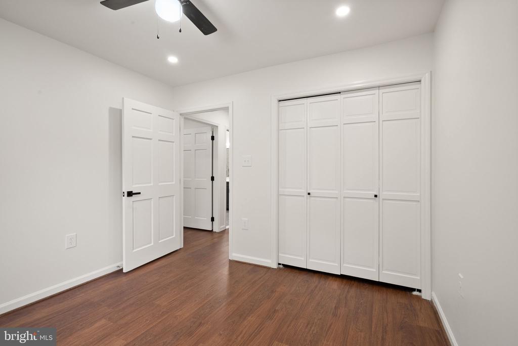 7256 GLEN HOLLOW COURT Unit: 2