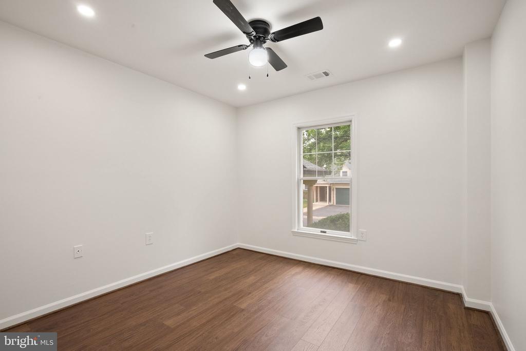 7256 GLEN HOLLOW COURT Unit: 2