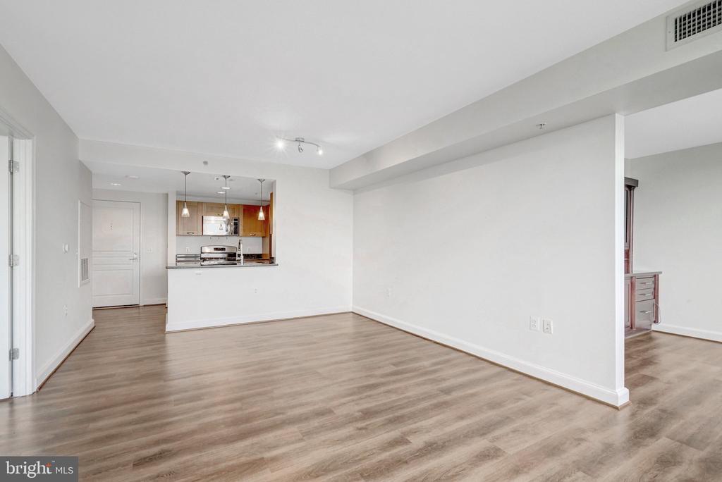2451 MIDTOWN AVENUE Unit: 1502