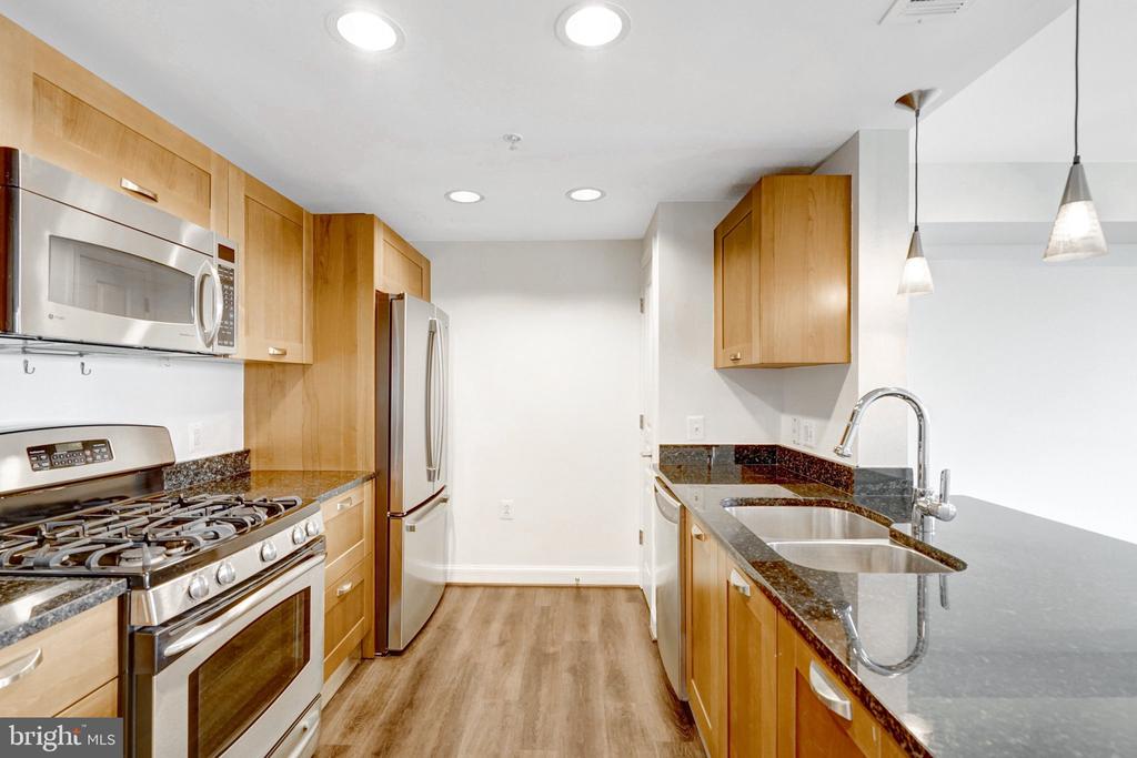 2451 MIDTOWN AVENUE Unit: 1502
