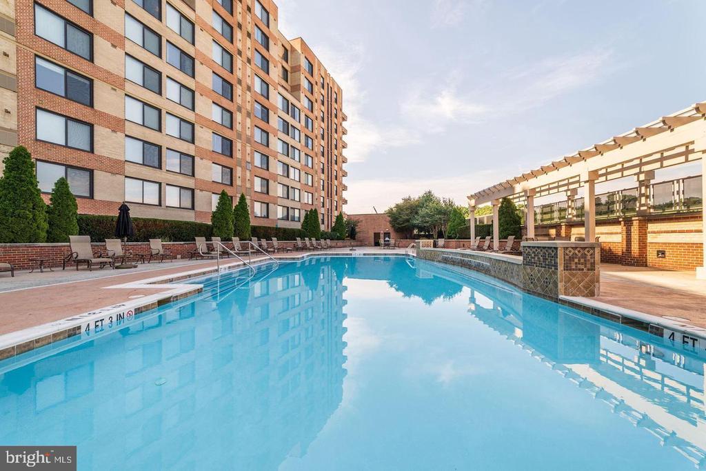 2451 MIDTOWN AVENUE Unit: 1502
