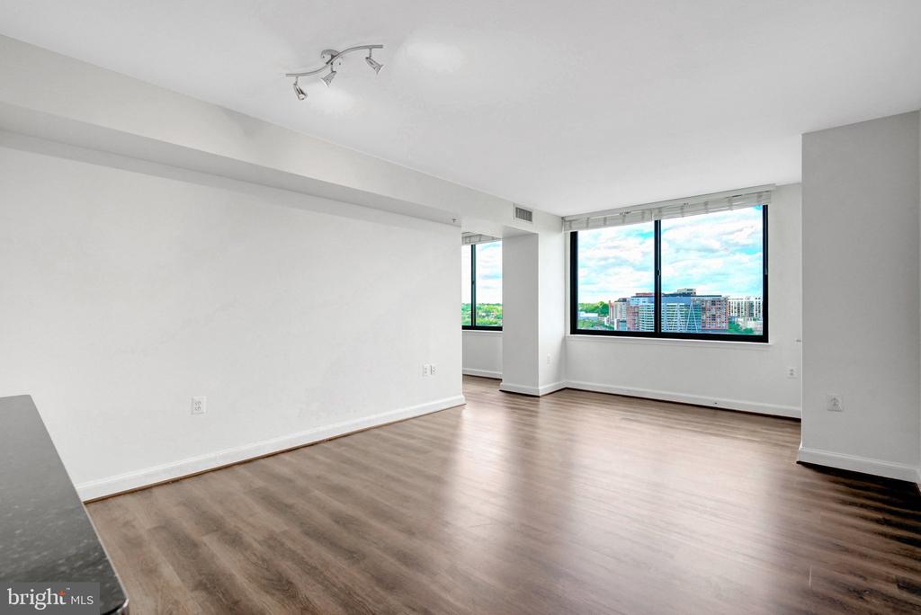 2451 MIDTOWN AVENUE Unit: 1502