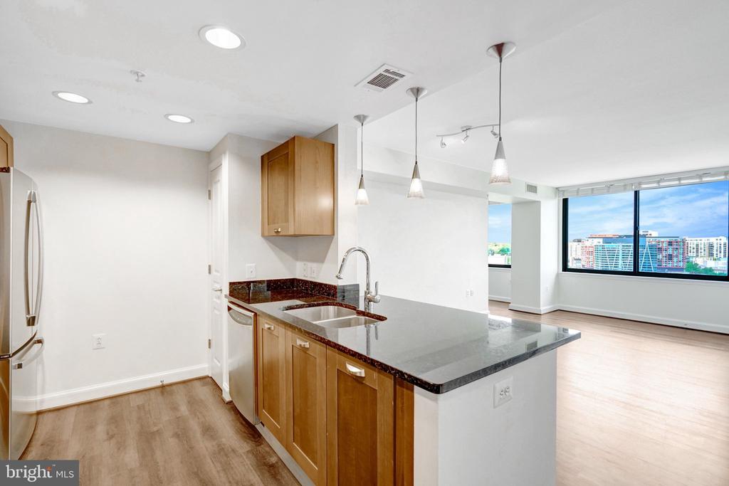 2451 MIDTOWN AVENUE Unit: 1502