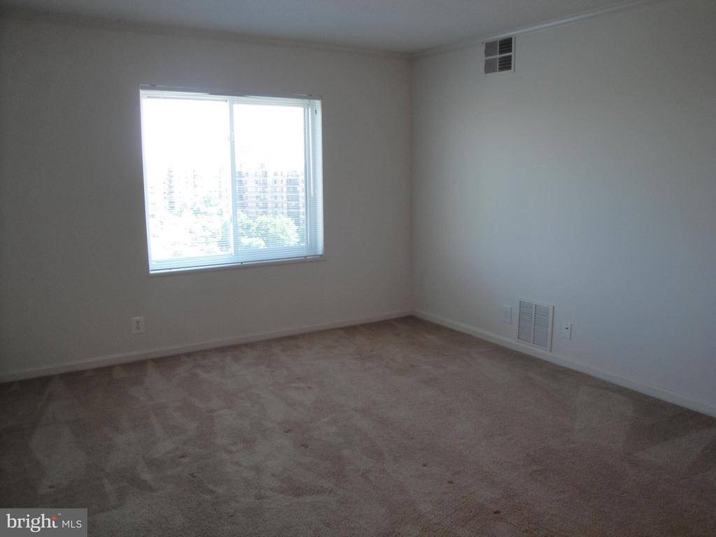 8370 GREENSBORO DRIVE Unit: 1019