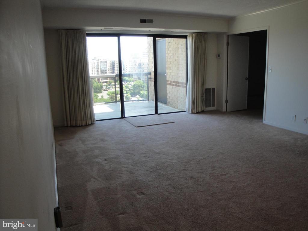 8370 GREENSBORO DRIVE Unit: 1019