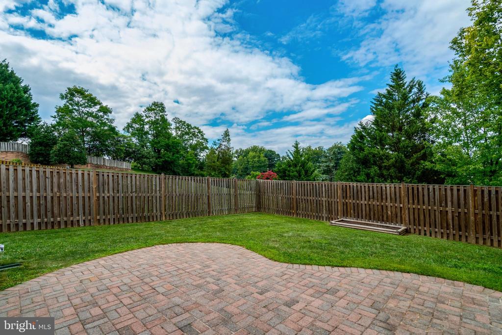 3348 WILTON CREST COURT