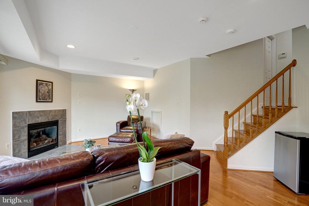 3348 WILTON CREST COURT