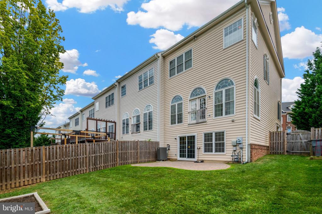 3348 WILTON CREST COURT