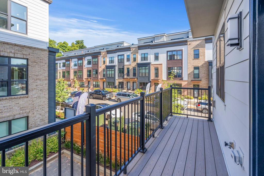 2038 TYSONS RIDGELINE ROAD
