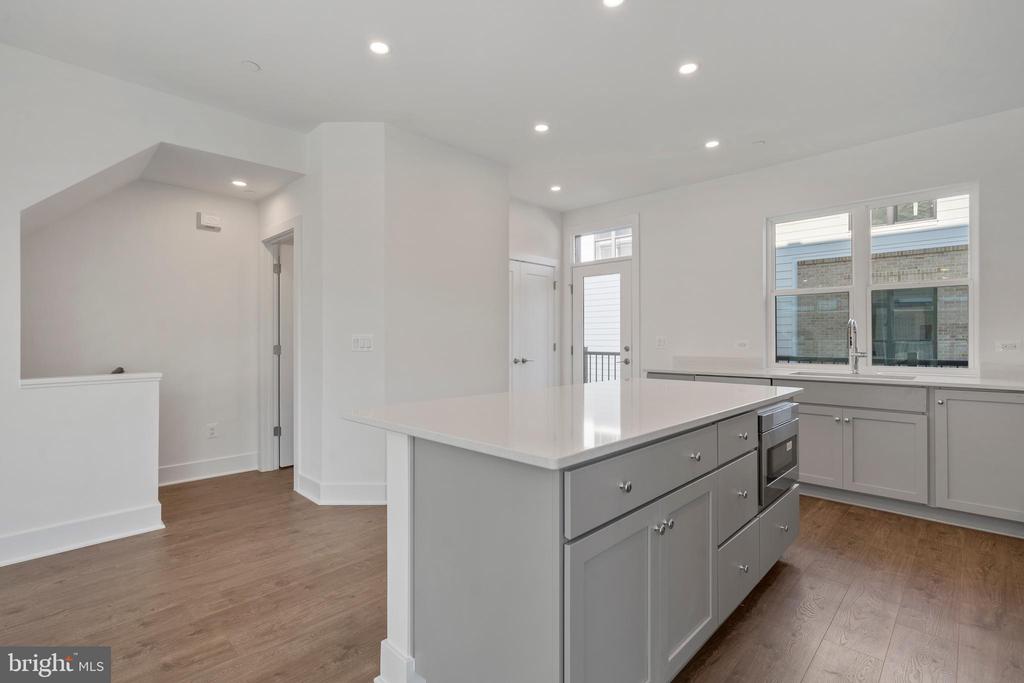2038 TYSONS RIDGELINE ROAD