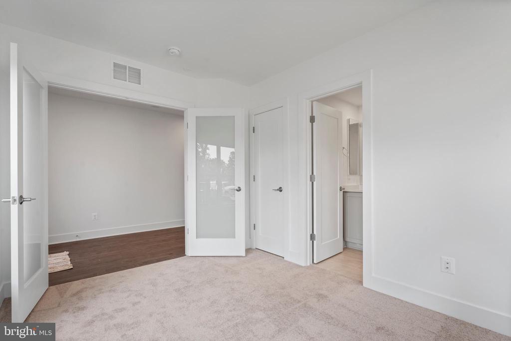 2038 TYSONS RIDGELINE ROAD
