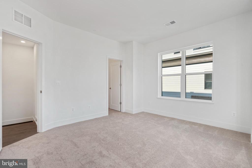 2038 TYSONS RIDGELINE ROAD
