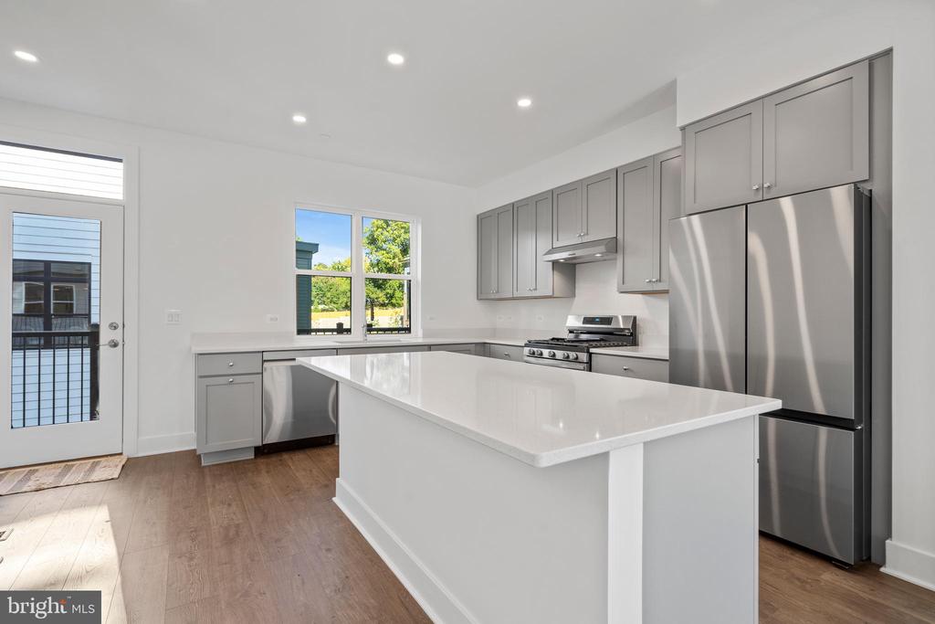 2038 TYSONS RIDGELINE ROAD