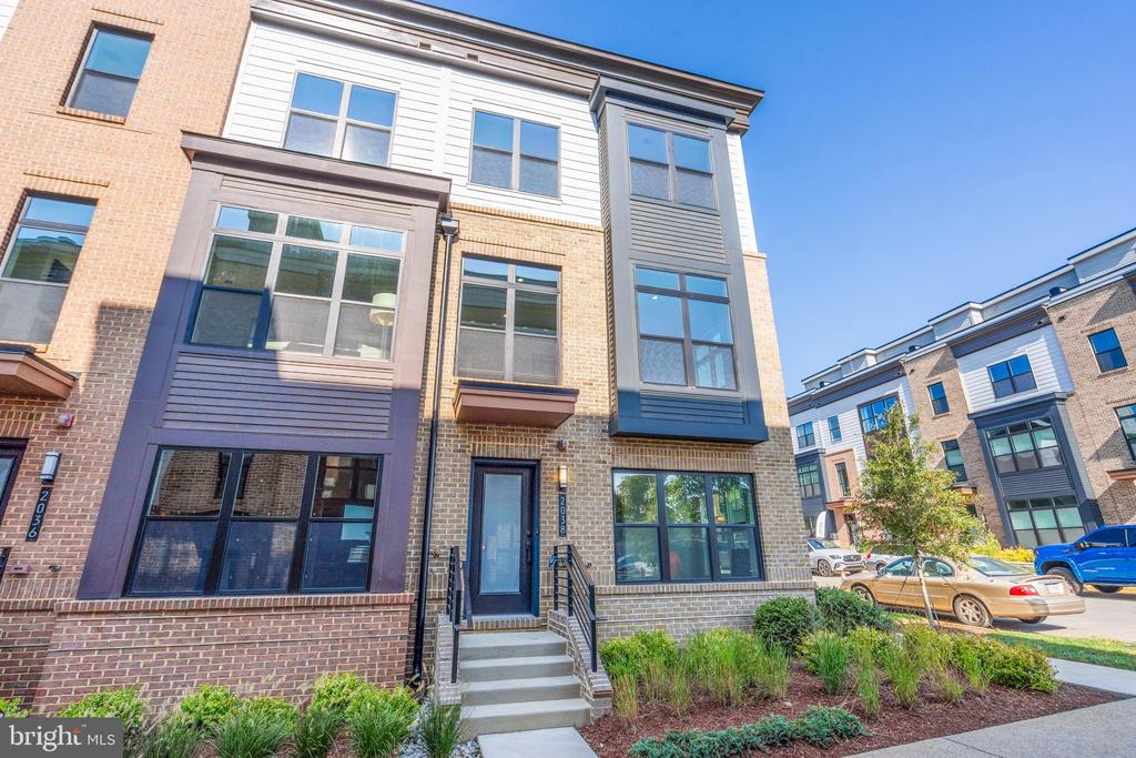2038 TYSONS RIDGELINE ROAD