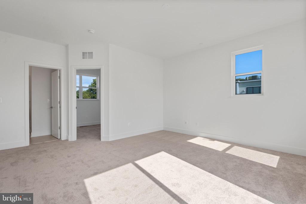 2038 TYSONS RIDGELINE ROAD