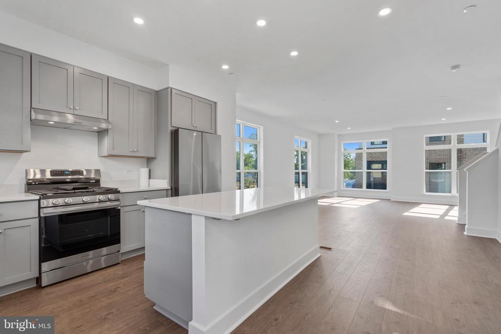 2038 TYSONS RIDGELINE ROAD