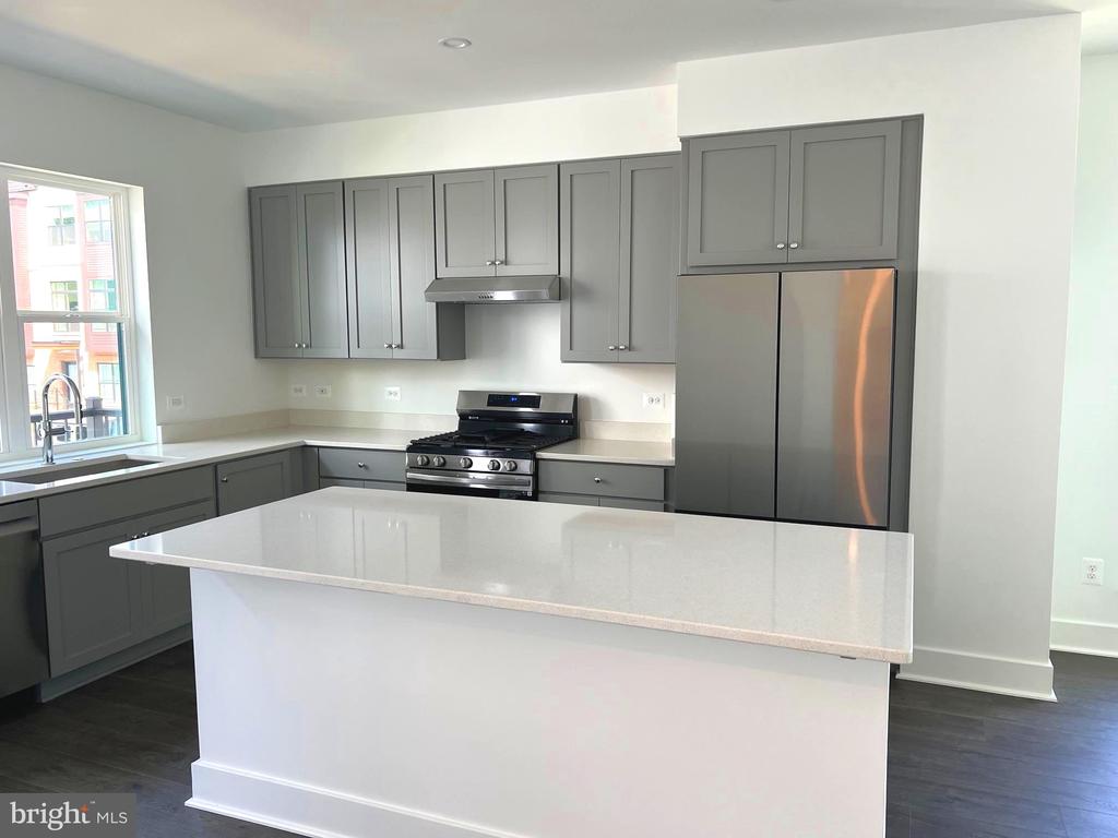 2038 TYSONS RIDGELINE ROAD