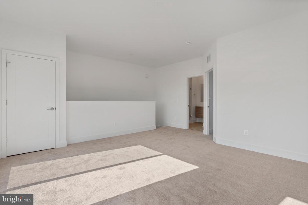 2038 TYSONS RIDGELINE ROAD