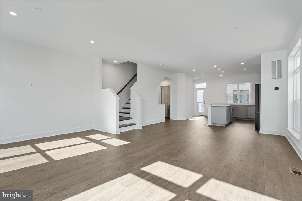 2038 TYSONS RIDGELINE ROAD