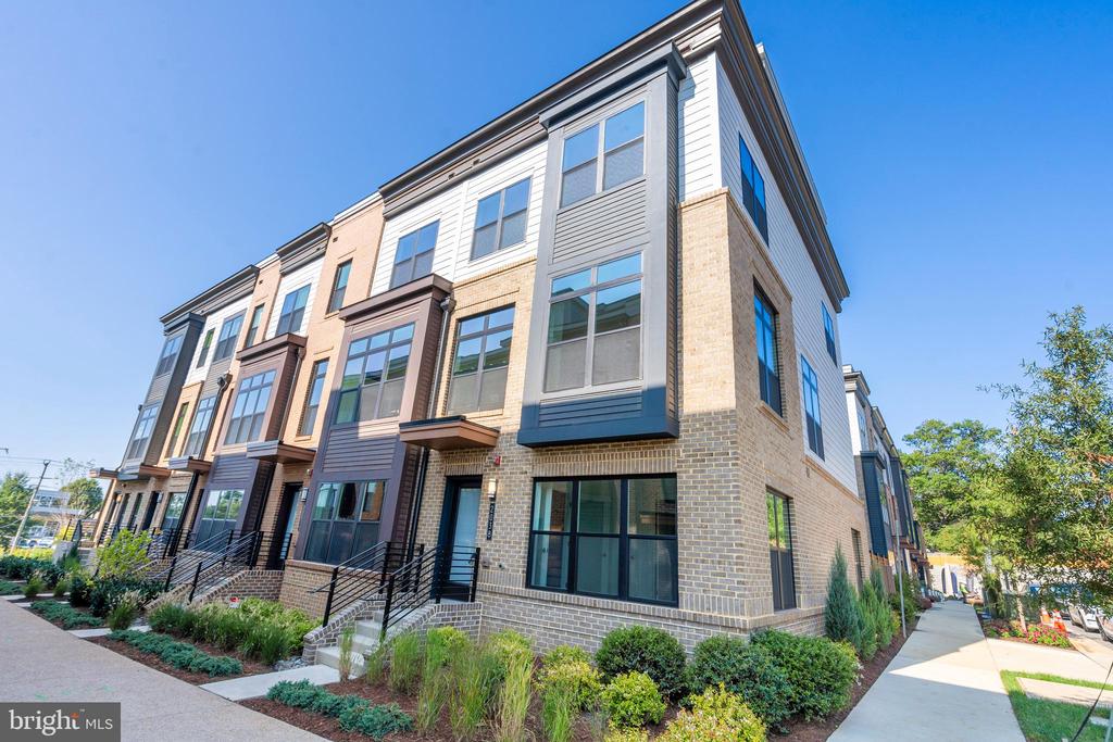 2038 TYSONS RIDGELINE ROAD