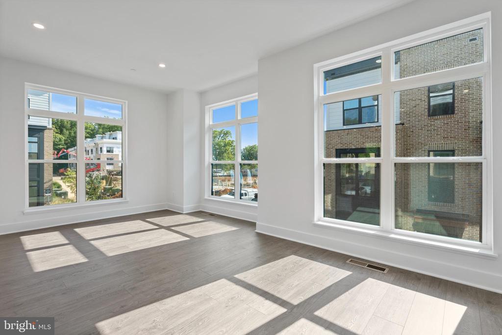 2038 TYSONS RIDGELINE ROAD