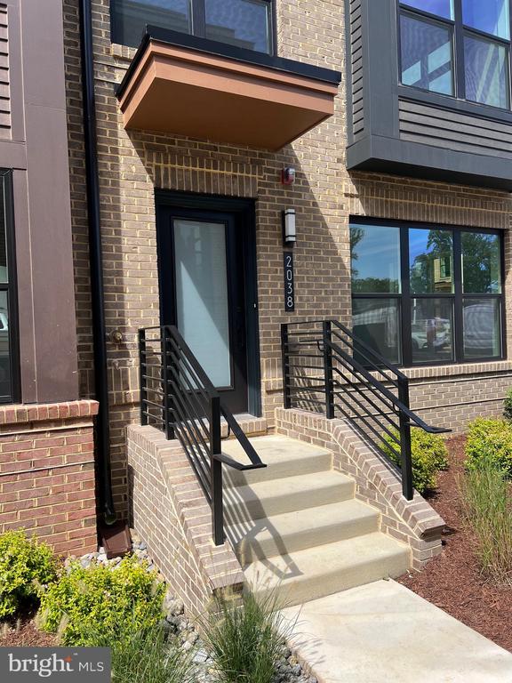 2038 TYSONS RIDGELINE ROAD