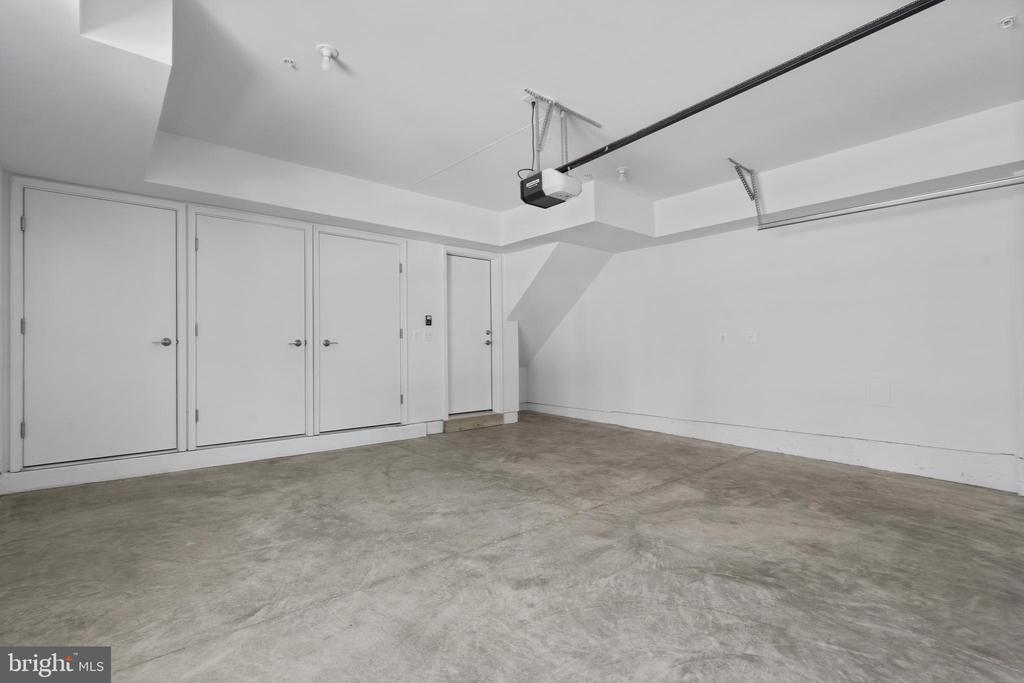 2038 TYSONS RIDGELINE ROAD