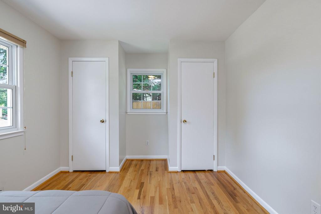 8606 BOUND BROOK LANE