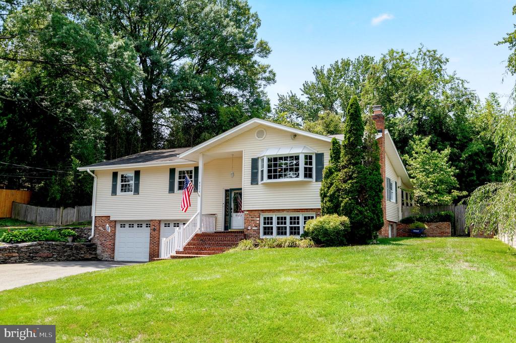 8606 BOUND BROOK LANE