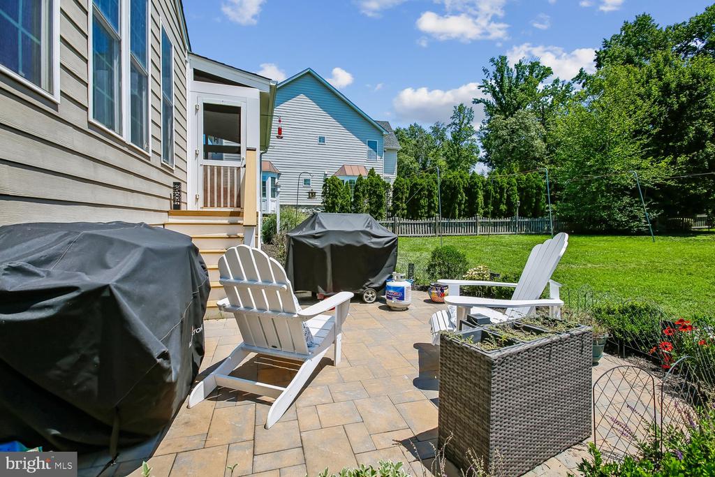9423 FERRY LANDING COURT