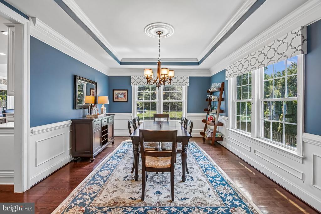9423 FERRY LANDING COURT