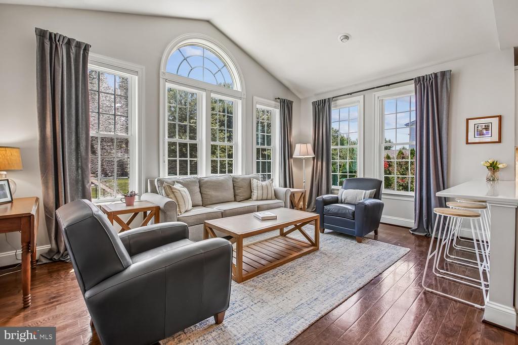 9423 FERRY LANDING COURT
