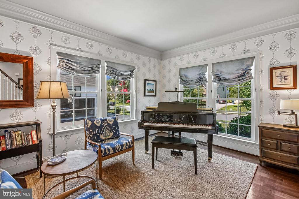 9423 FERRY LANDING COURT