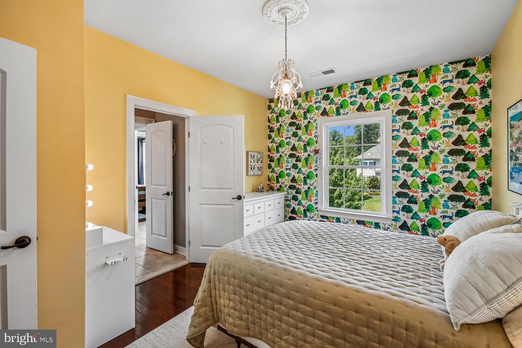 9423 FERRY LANDING COURT