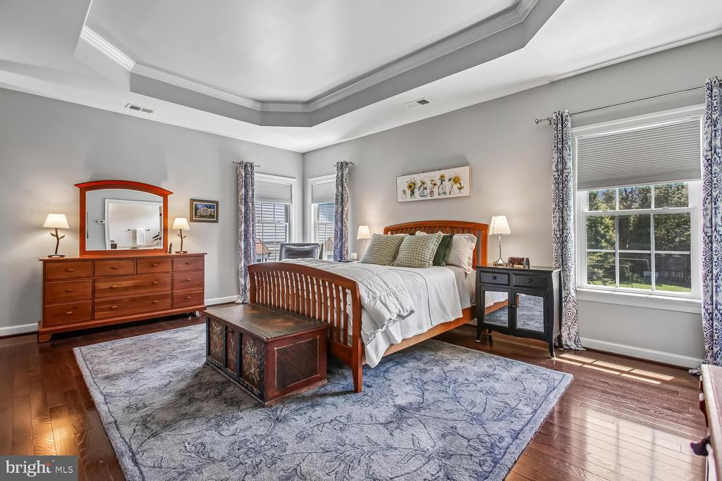 9423 FERRY LANDING COURT